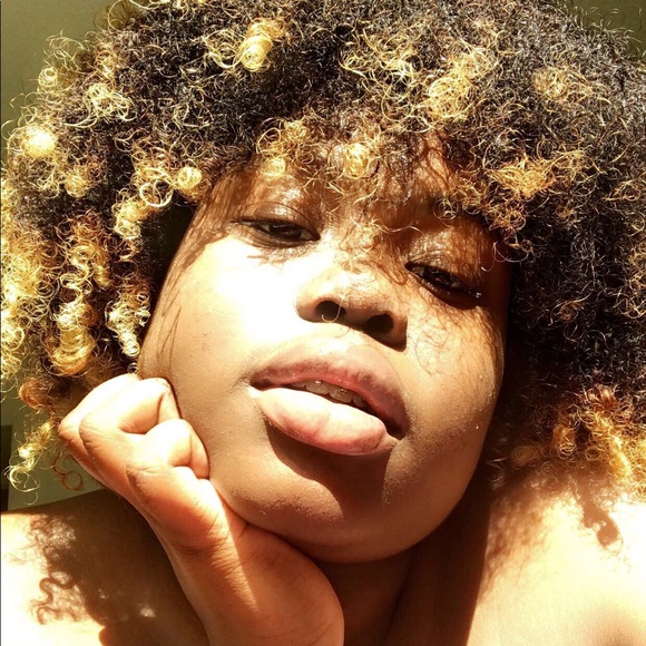 Meet your Posher, Myriah - Picture 1 of 1